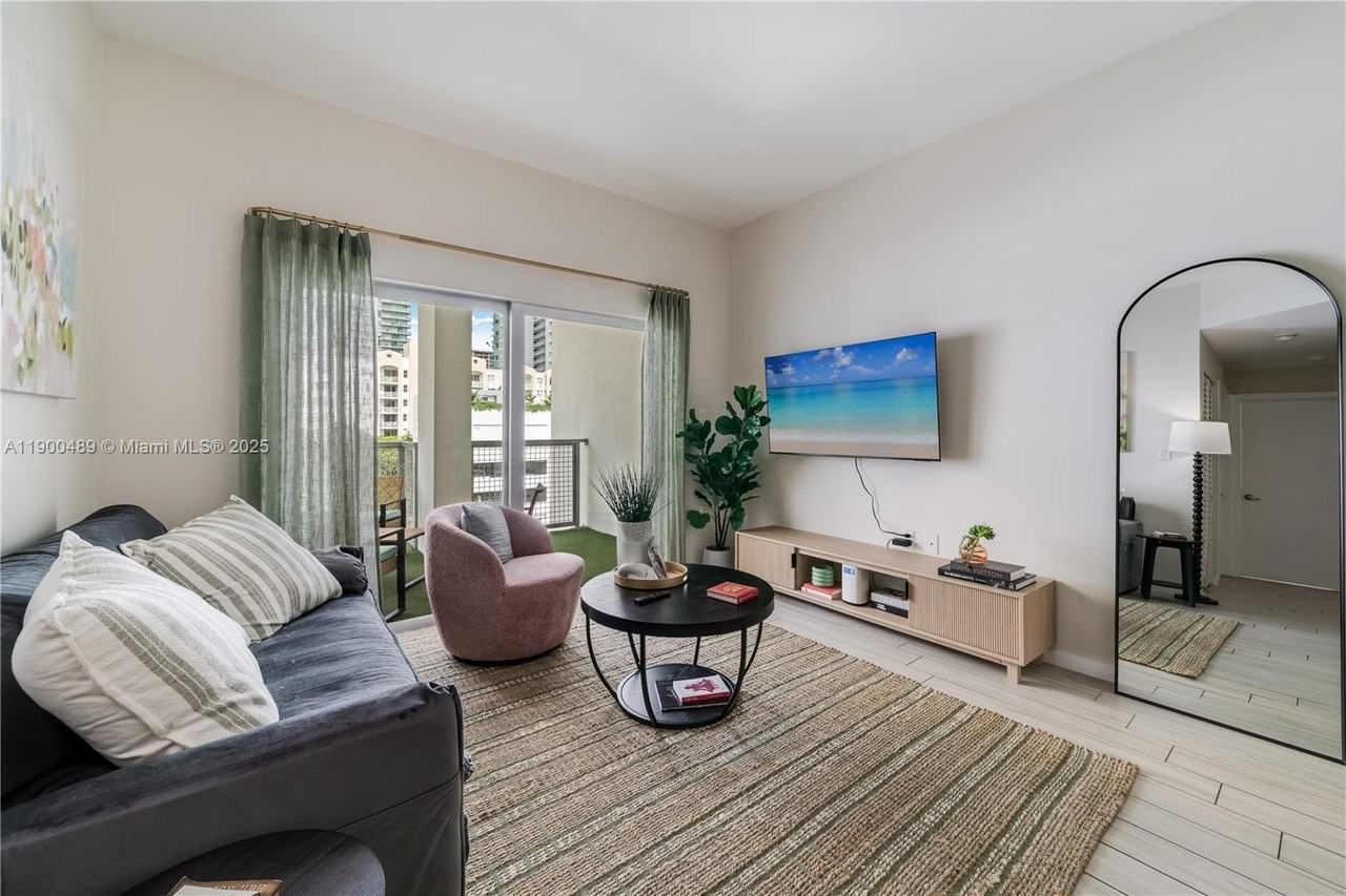 481 Ne 29th St #601 - Photo 6 of 23