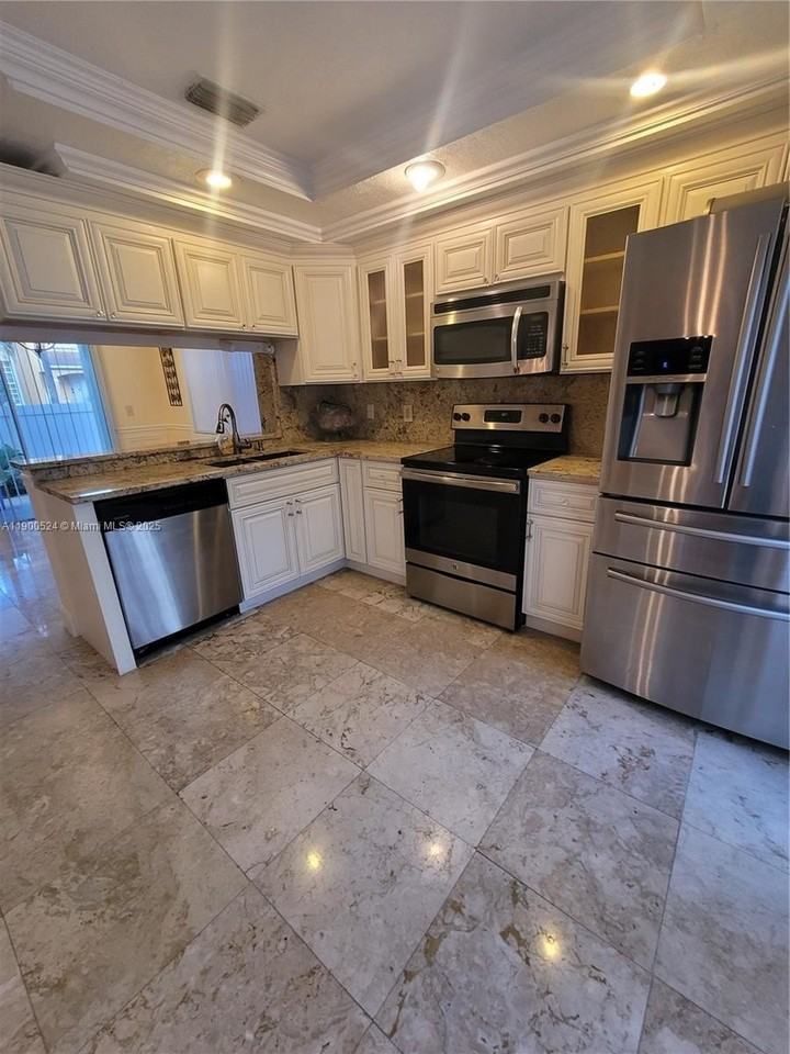 12060 Nw 13th St #0 - Photo 4 of 28