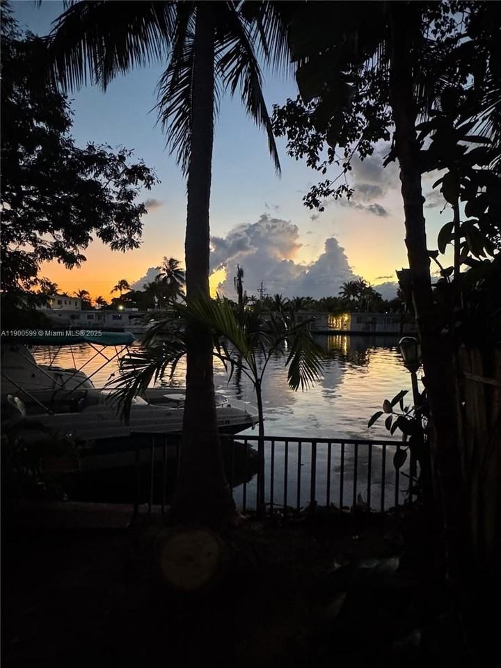 8300 Byron Ave #5 - Photo 2 of 12