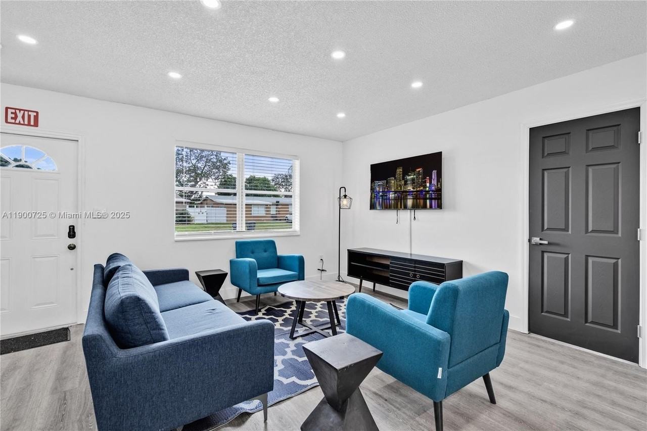 7471 Hope St - Photo 2 of 28