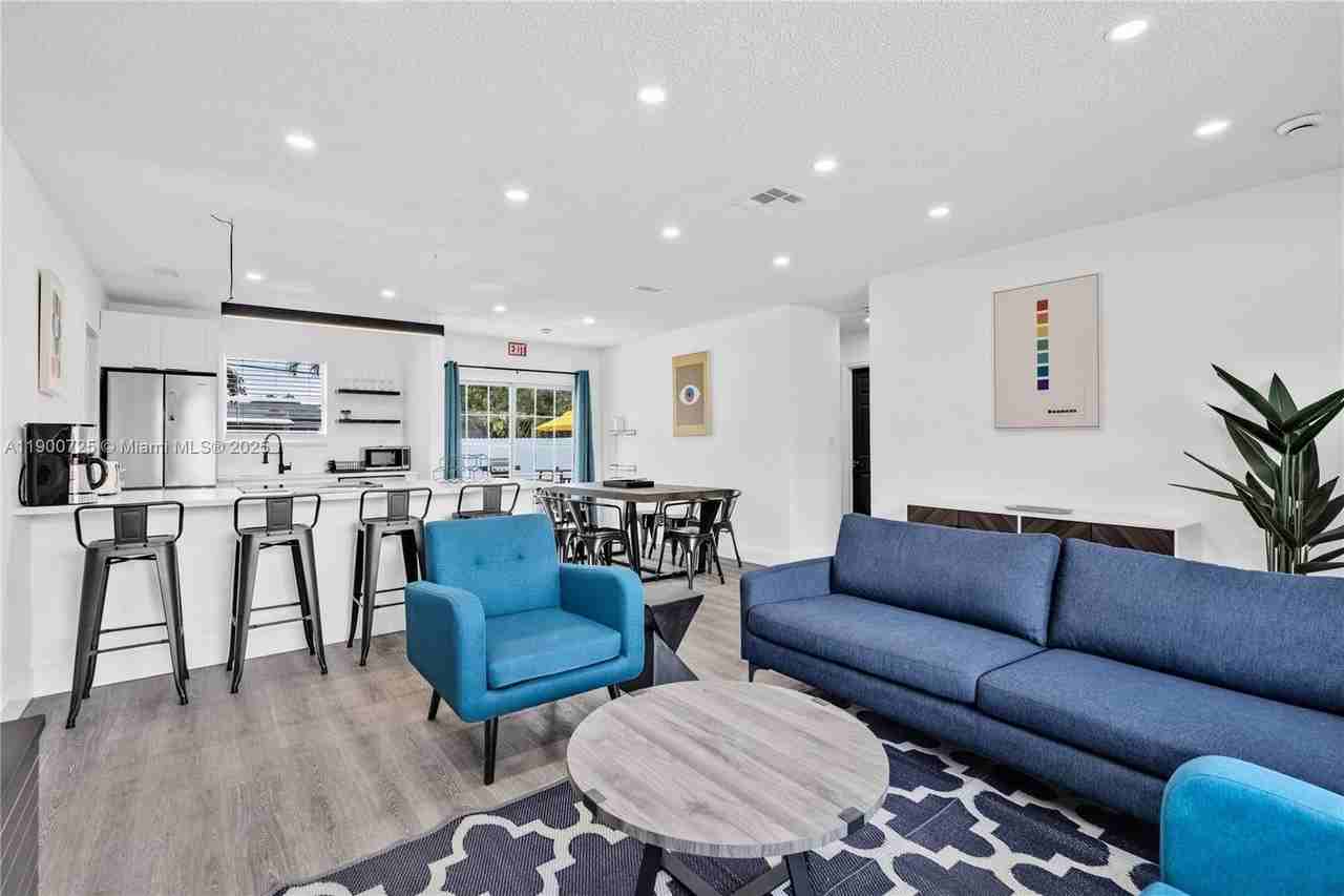 7471 Hope St - Photo 3 of 28