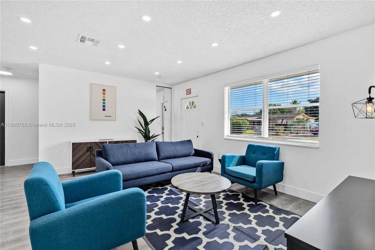 7471 Hope St - Photo 4 of 28