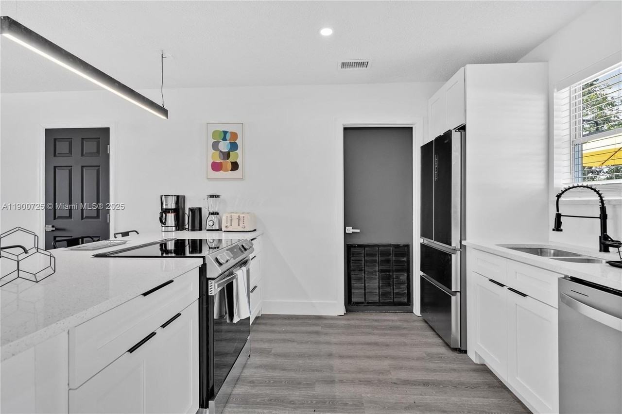 7471 Hope St - Photo 7 of 28