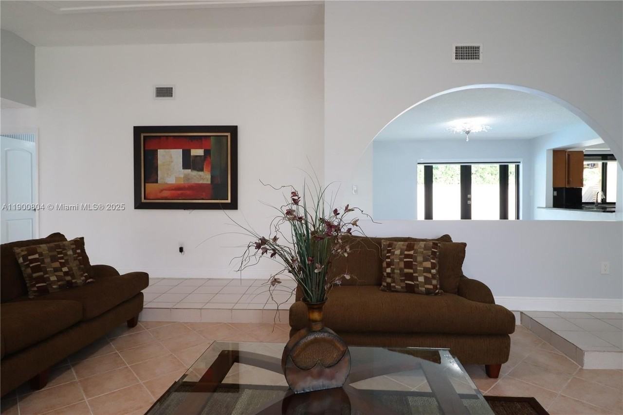 10615 Sw 129th Ct #0 - Photo 6 of 32