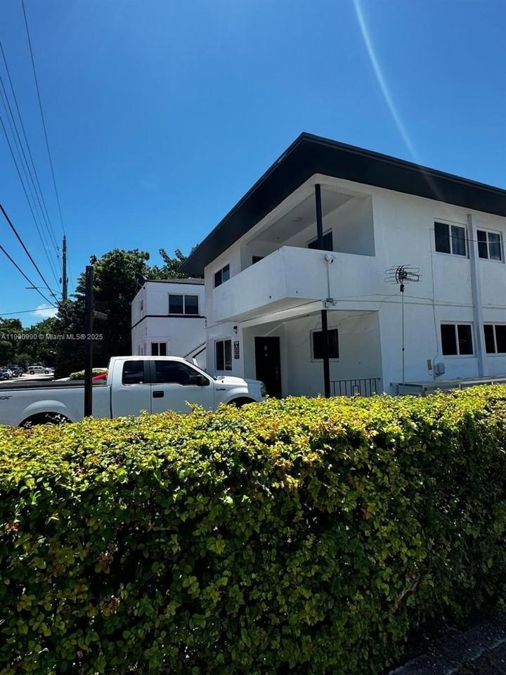 602 Sw 13th Ave #4 - Photo 6 of 13