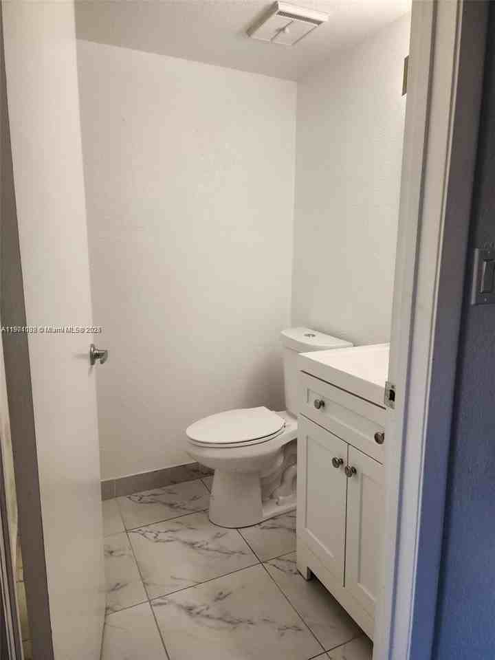 5100 West 12th Lane #E7 - Photo 7 of 35