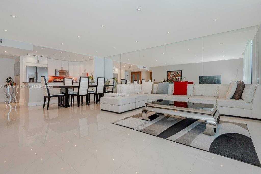 2301 Collins Ave #1210 - Photo 6 of 28