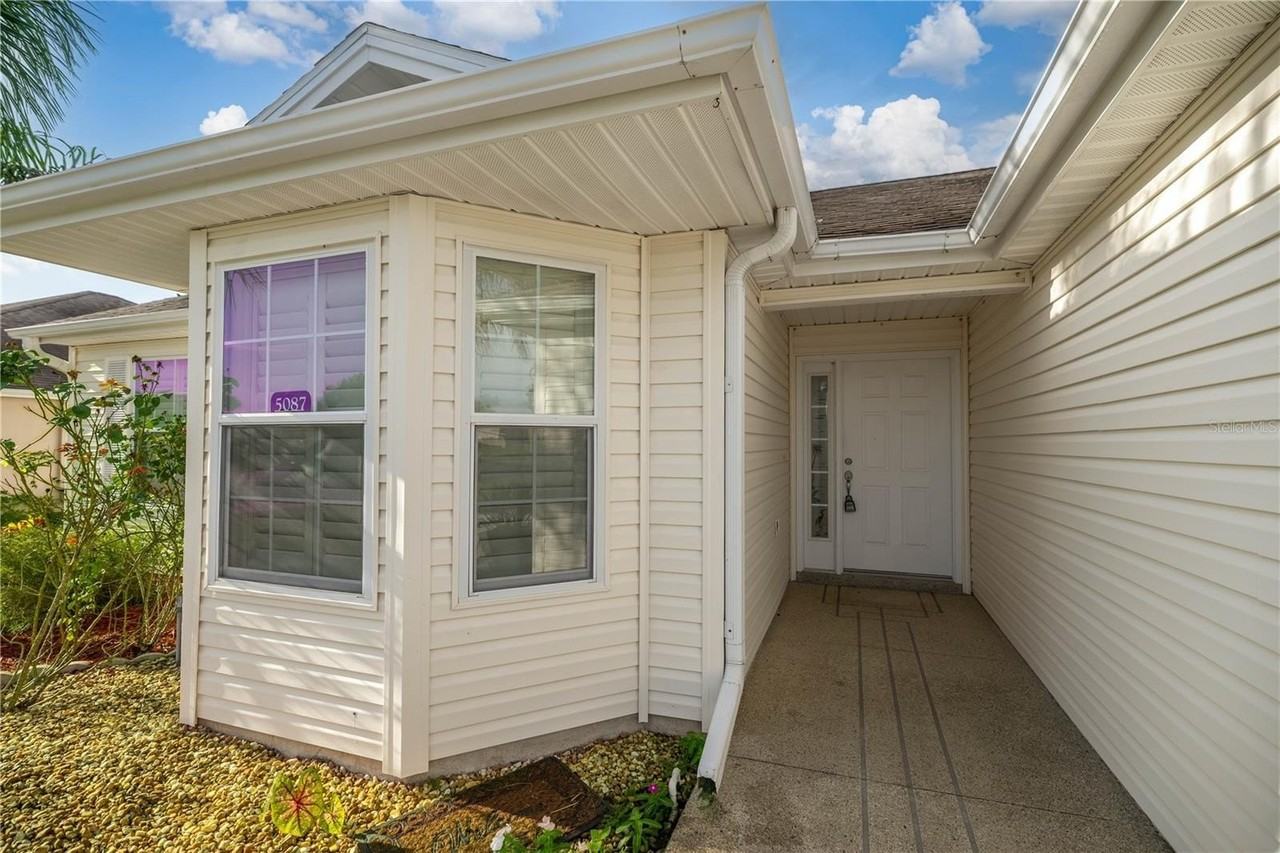 5087 Ne 121st Ave - Photo 4 of 32