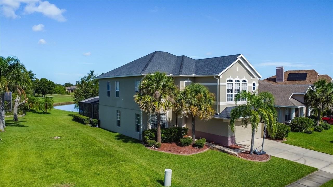 2530 The Oaks Blvd - Photo 2 of 50