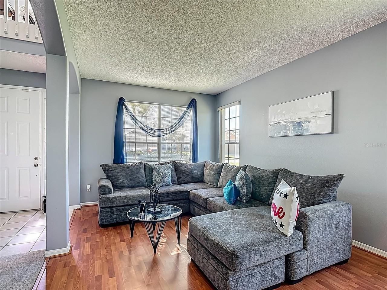 2530 The Oaks Blvd - Photo 4 of 50