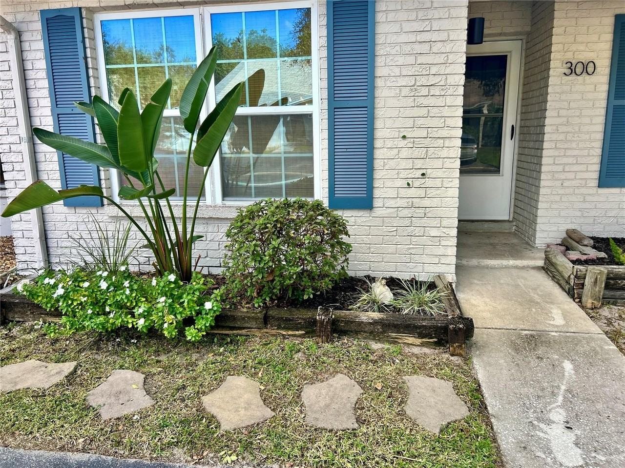 300 Plymouth St - Photo 4 of 23