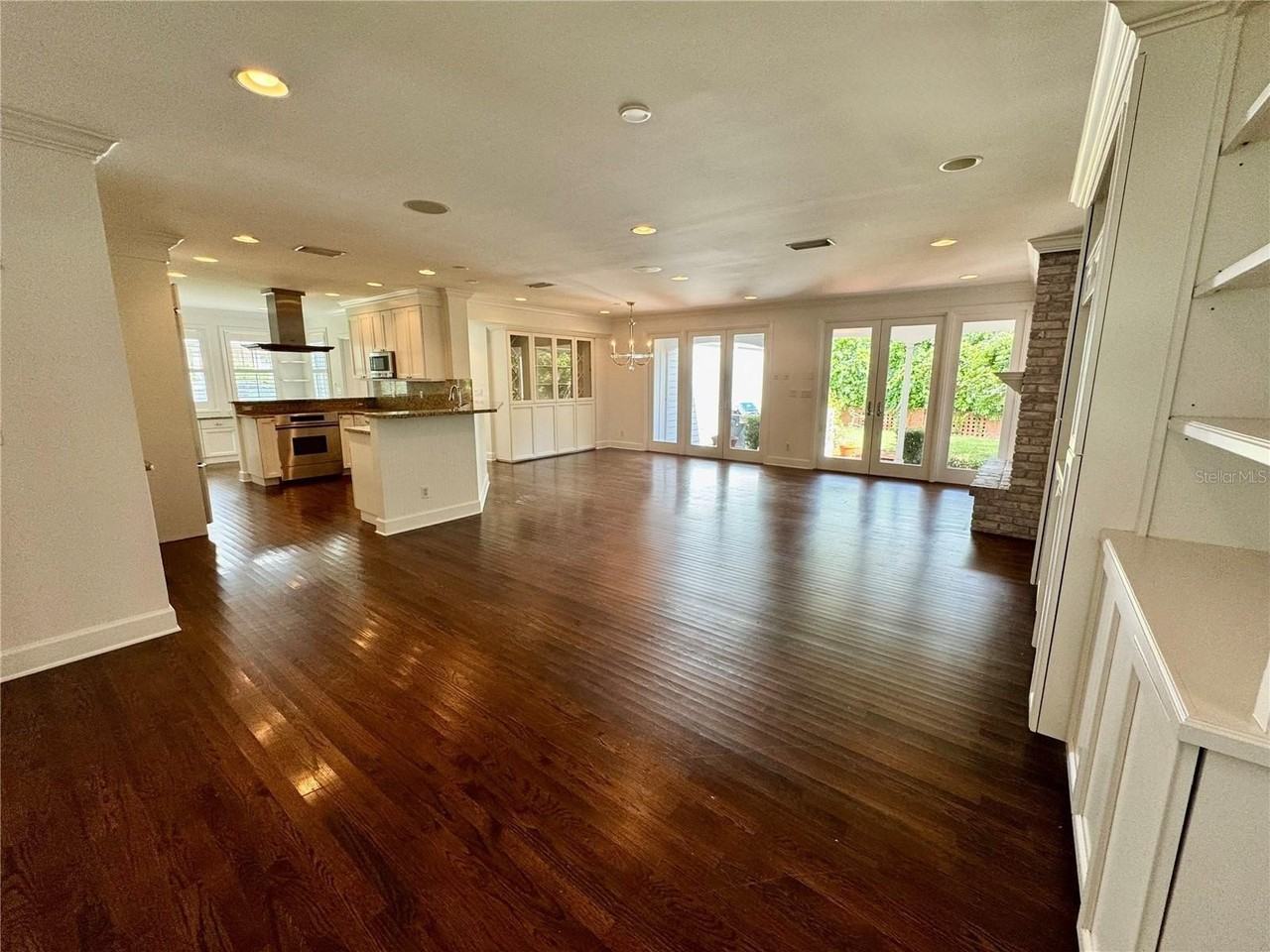 912 S Himes Ave - Photo 2 of 14