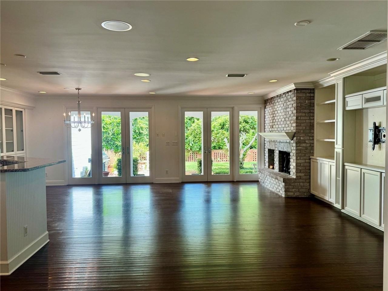 912 S Himes Ave - Photo 3 of 14