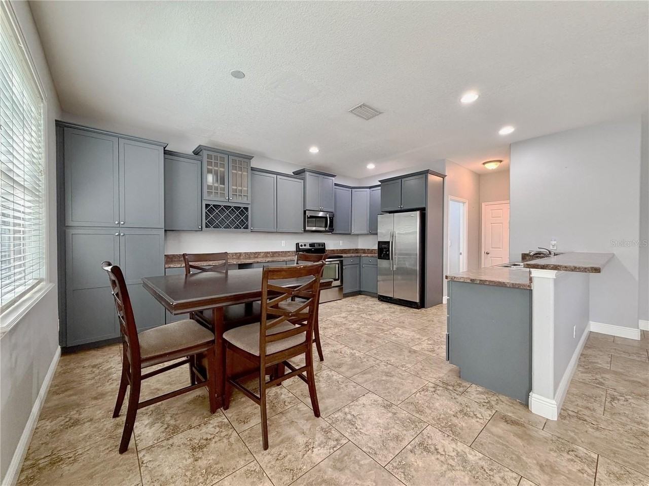 3202 West Hartnett Avenue - Photo 7 of 24