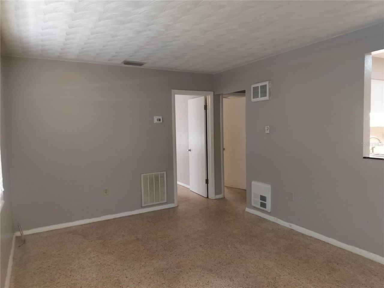 215 Lark Ave - Photo 5 of 36