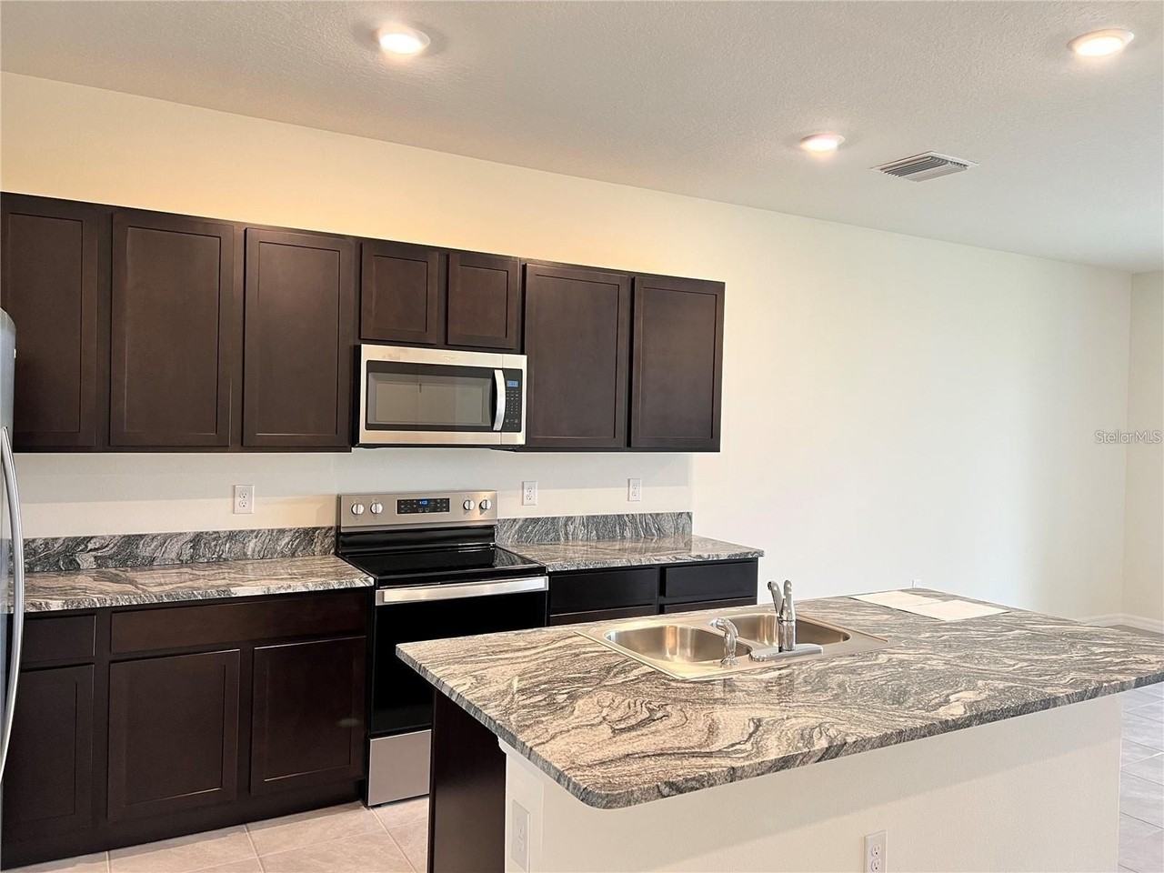 34328 Redwood Dawn Ln - Photo 2 of 25