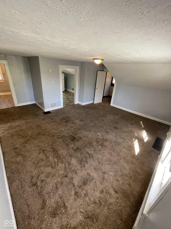 1604 W 15th St #A - Photo 3 of 15