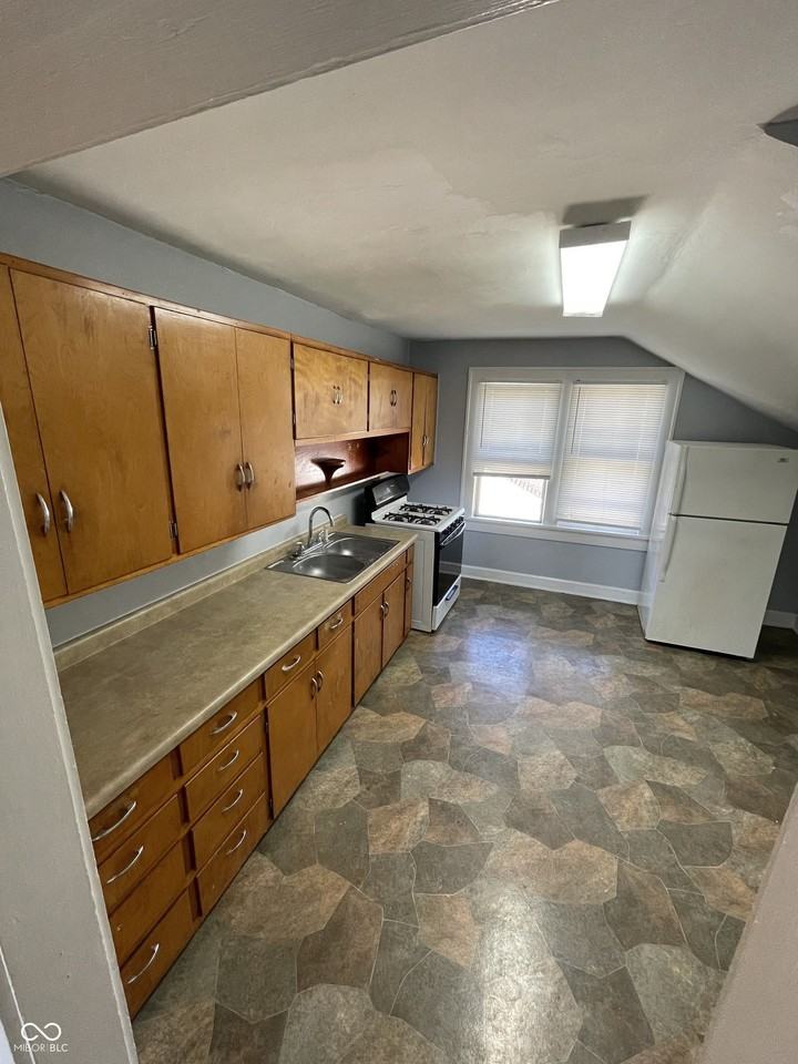 1604 W 15th St #A - Photo 5 of 15