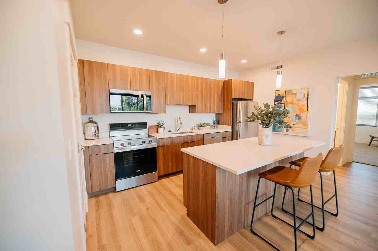 53 West 400 South - Photo 5 of 50