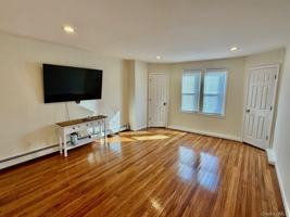 featured image of 211 W Walnut St