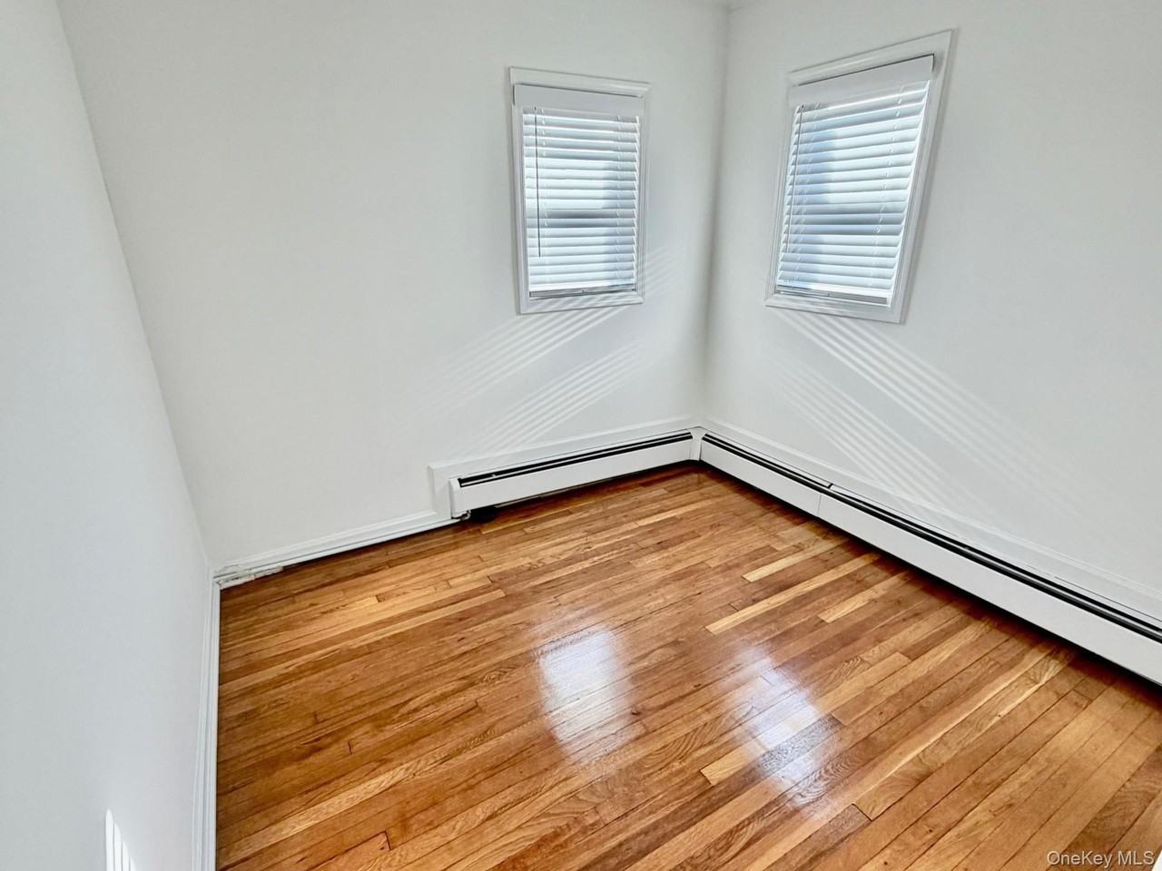 211 W Walnut St - Photo 2 of 11