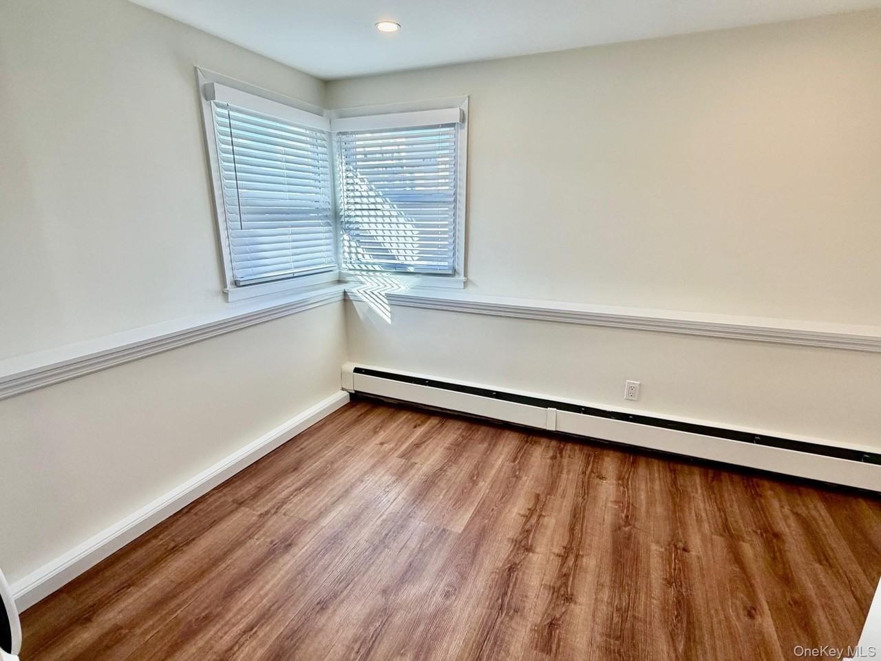 211 W Walnut St - Photo 5 of 11