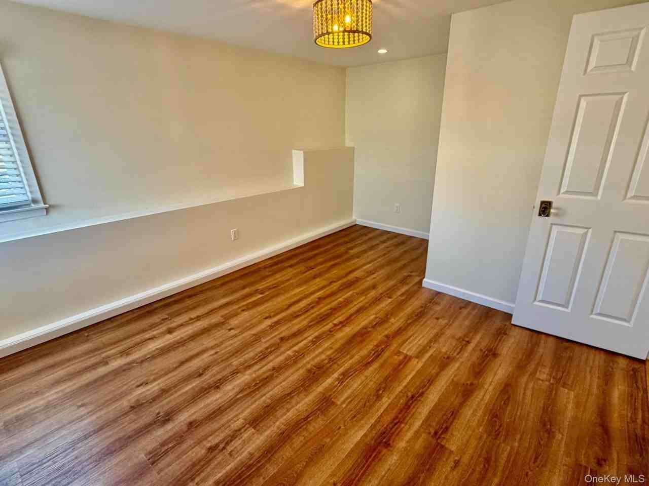 211 W Walnut St - Photo 7 of 11