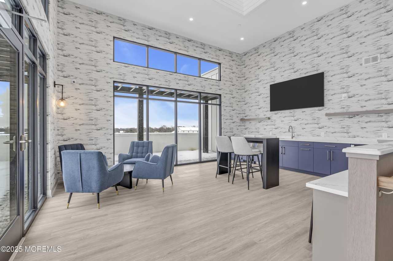 19 Carr Ave #414