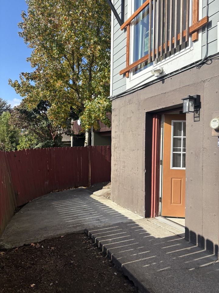 KAF-Edison8220-8236A - Photo 2 of 16