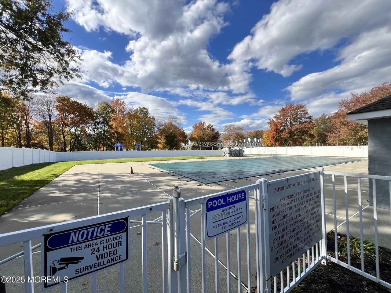 284 Fairfield Pl - Photo 4 of 24