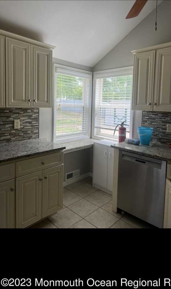 11 Barbara Ln - Photo 3 of 10