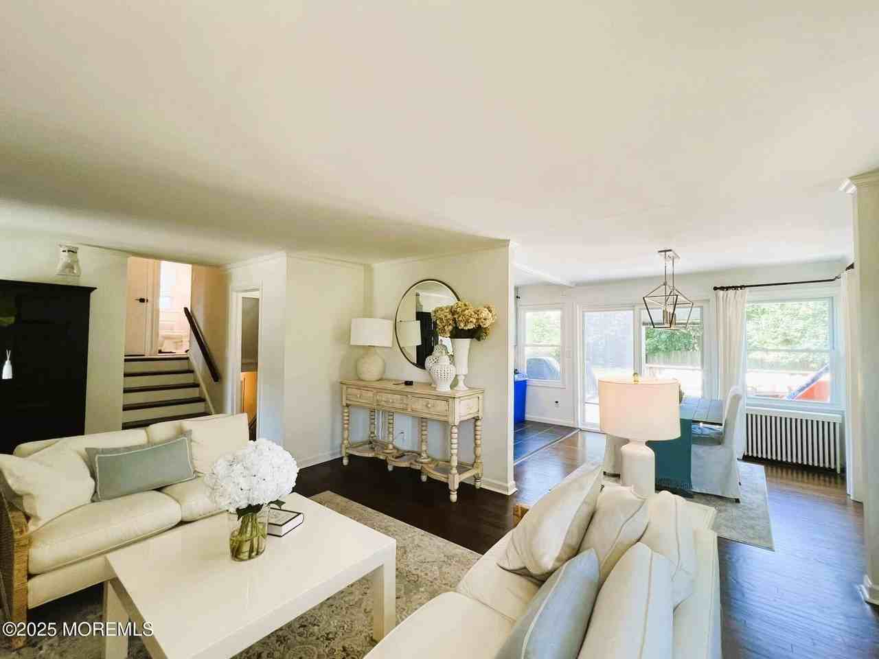 370 Mac Arthur Avenue - Photo 3 of 26