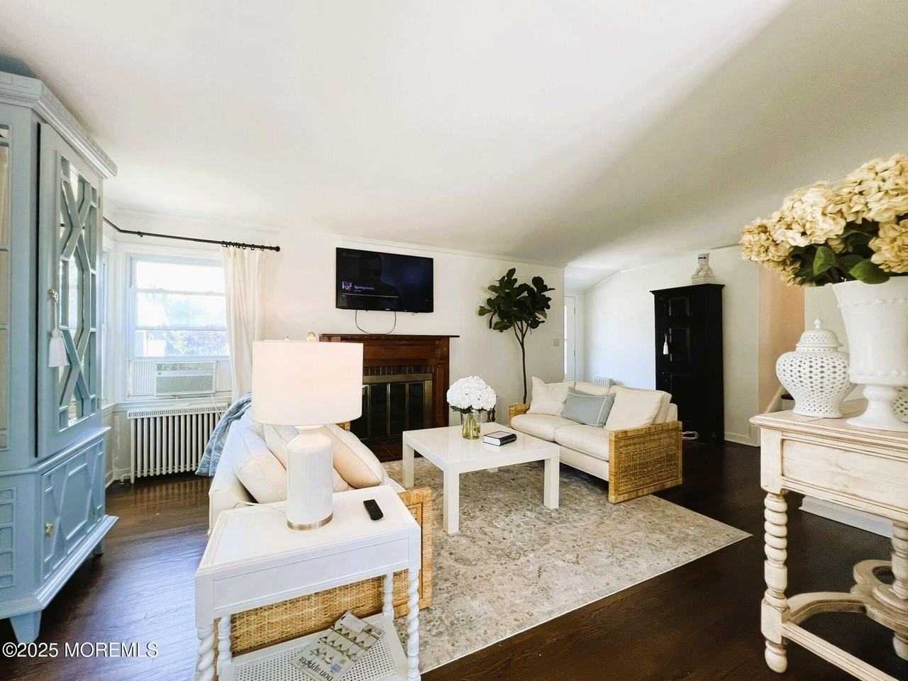 370 Mac Arthur Avenue - Photo 5 of 26