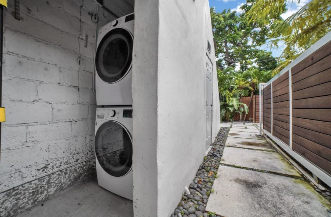 524 Northwest 35th Street - Photo 2 of 15