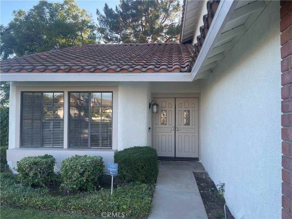 2215 Lobelia Ave - Photo 2 of 18