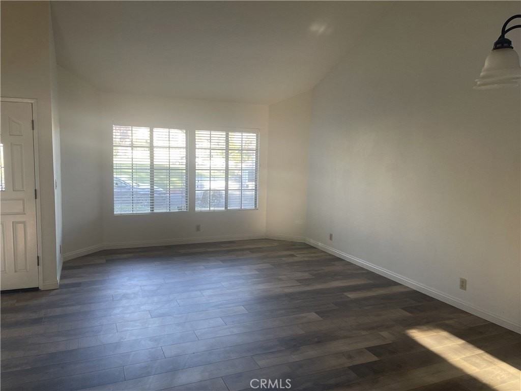 2215 Lobelia Ave - Photo 4 of 18