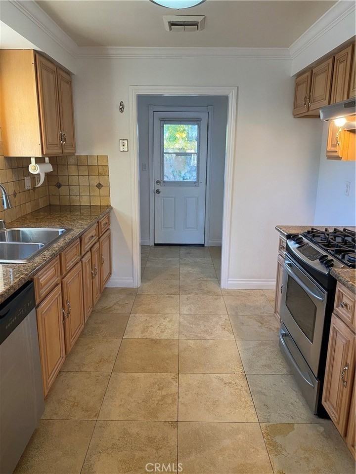 806 W Bloomwood Rd - Photo 4 of 21