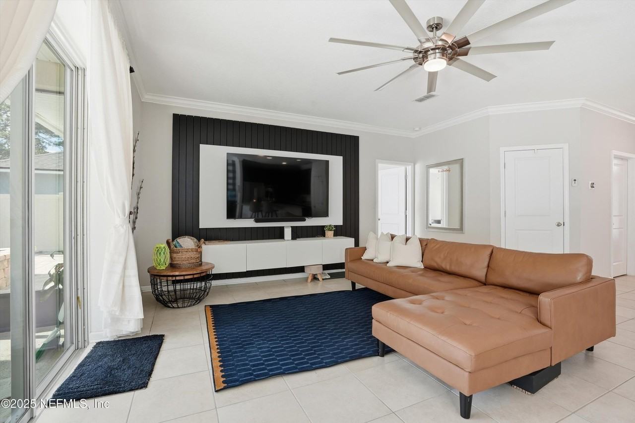 3884 Hammock Bluff Dr - Photo 4 of 34