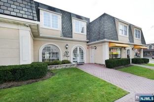 386 Franklin Ave - Photo 1 of 1
