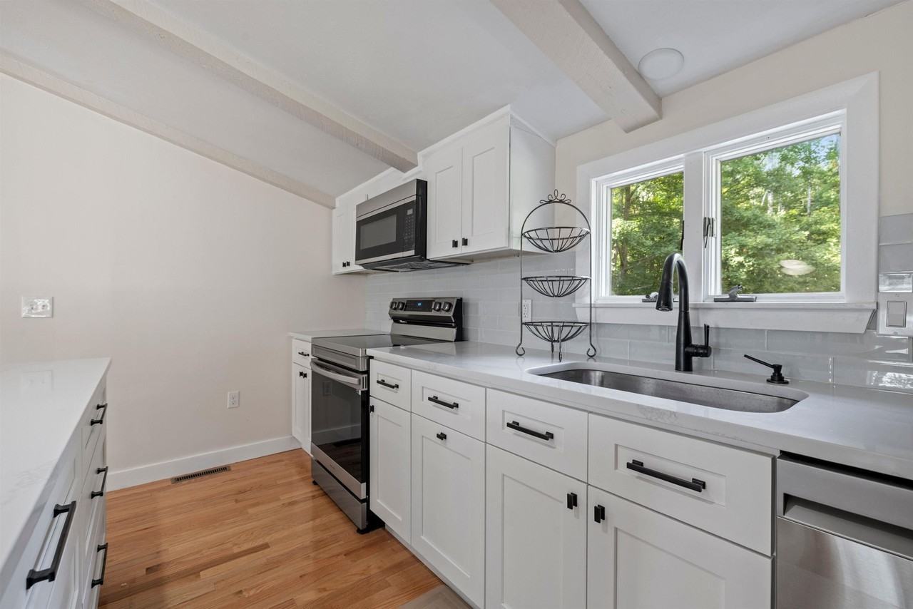 72 Shore Rd - Photo 6 of 39