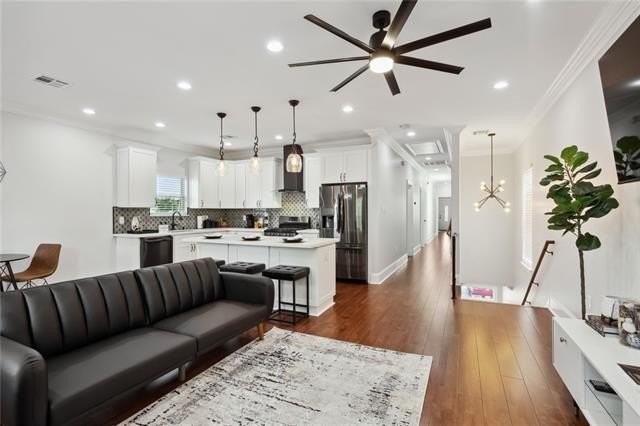 1561 N Derbigny St - Photo 2 of 10