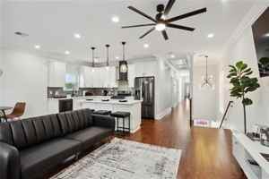 featured image of 1561 N Derbigny St