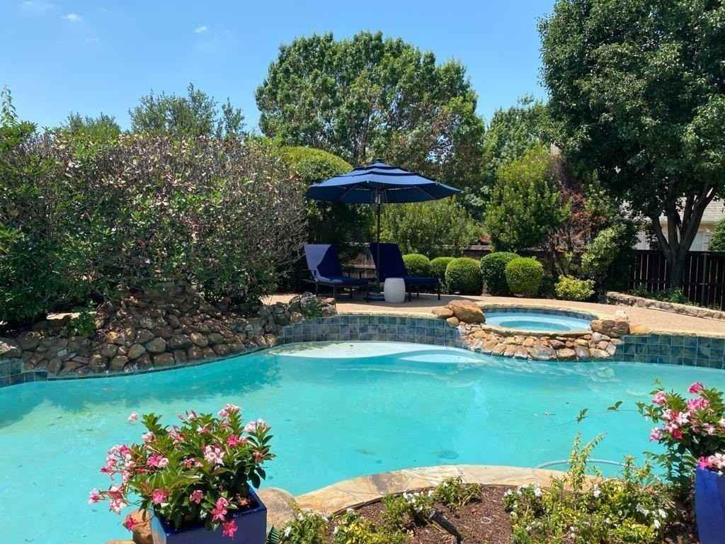 111 Yale Dr - Photo 2 of 18