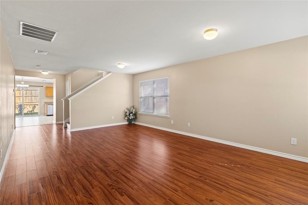 2408 Emerald Ln - Photo 3 of 40