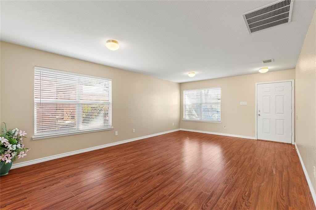 2408 Emerald Ln - Photo 5 of 40