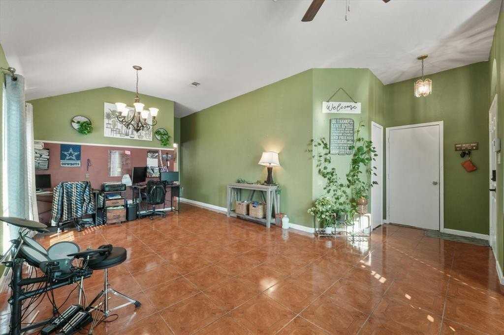 836 W Colony Dr - Photo 4 of 19