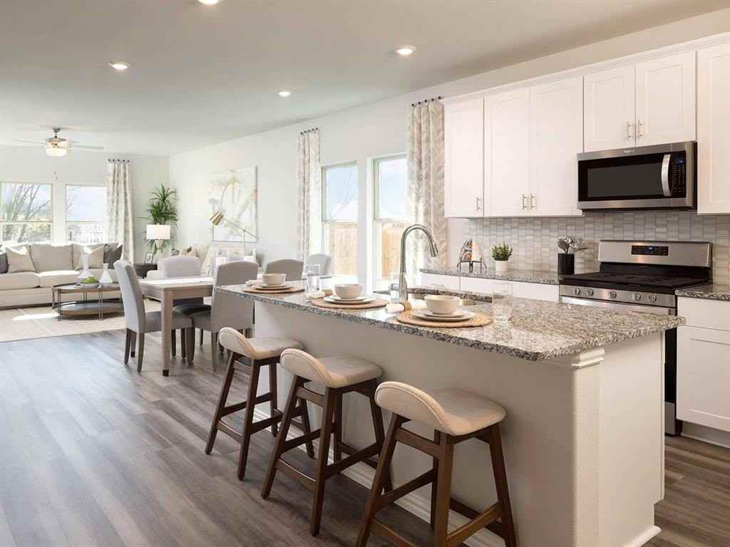 1403 Rolling Fox Dr - Photo 5 of 10