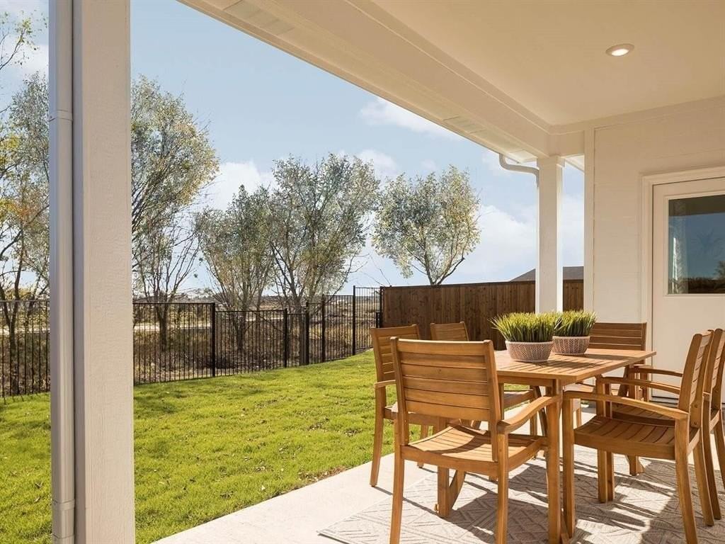 1403 Rolling Fox Dr - Photo 7 of 10