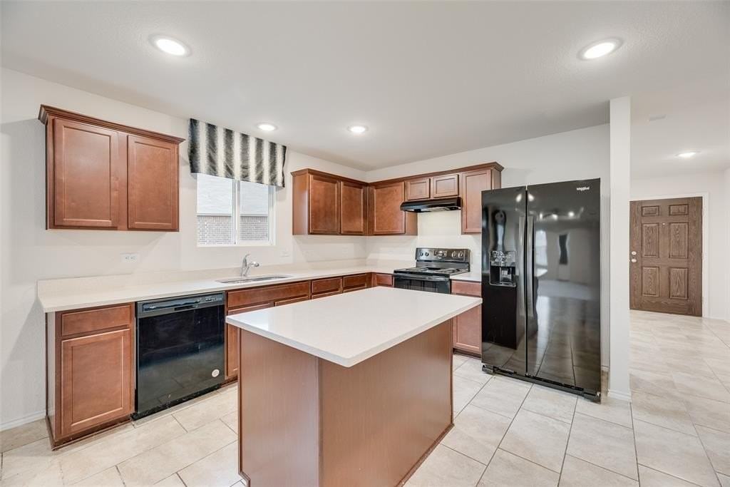 1802 Aslynn Cir - Photo 3 of 23