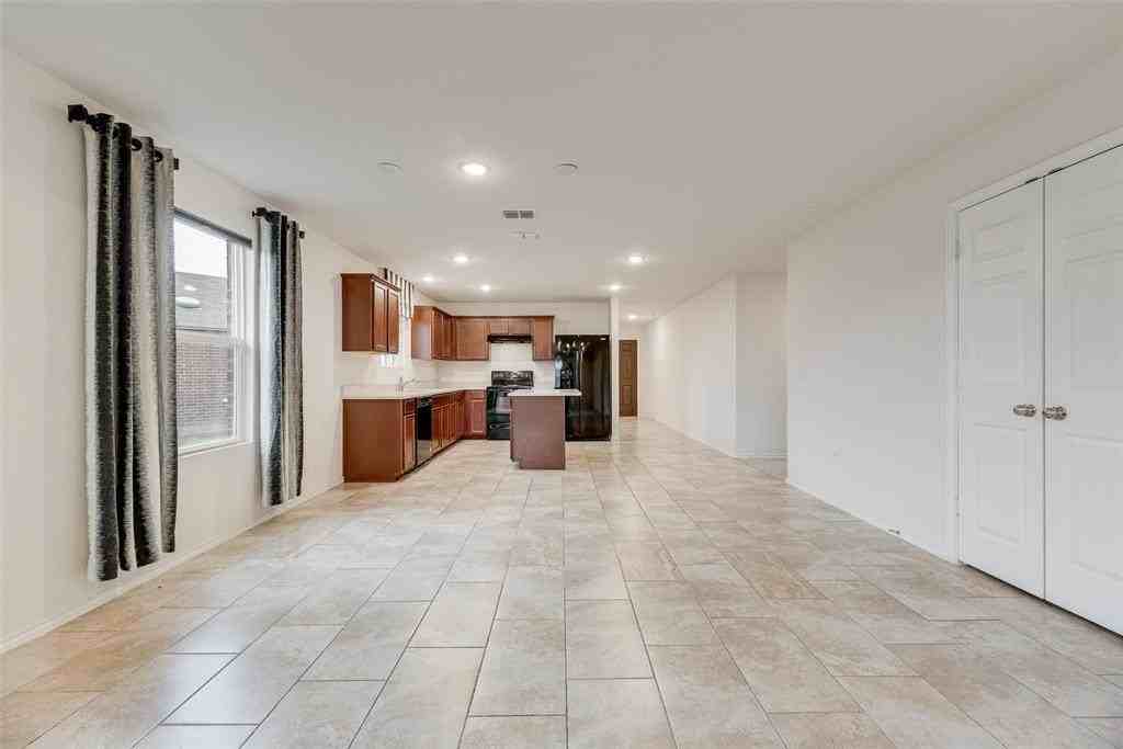 1802 Aslynn Cir - Photo 5 of 23